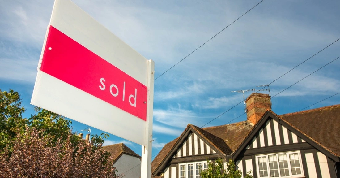 How to Buy a House Before Selling Yours in the UK